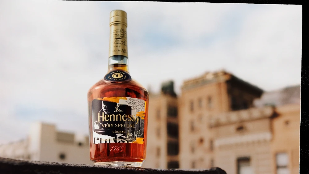 Hennessy s'associe avec le rappeur NAS pour un hommage au Hip-Hop
